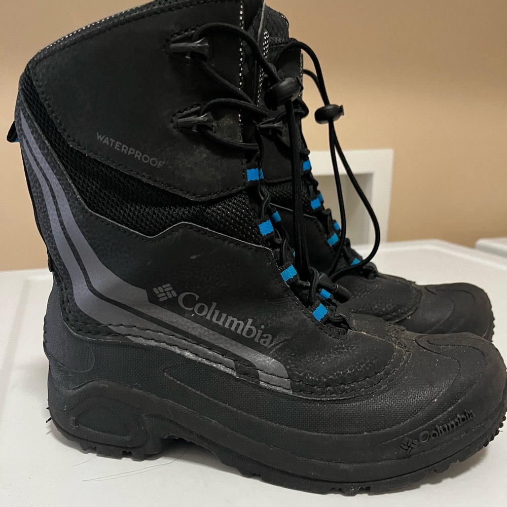 Columbia Black and Blue Waterproof Boots size 6